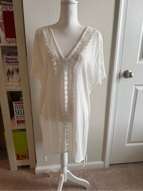 Kona Sol Women’s White Lace-Trim V-Neck Tunic Cover-Up